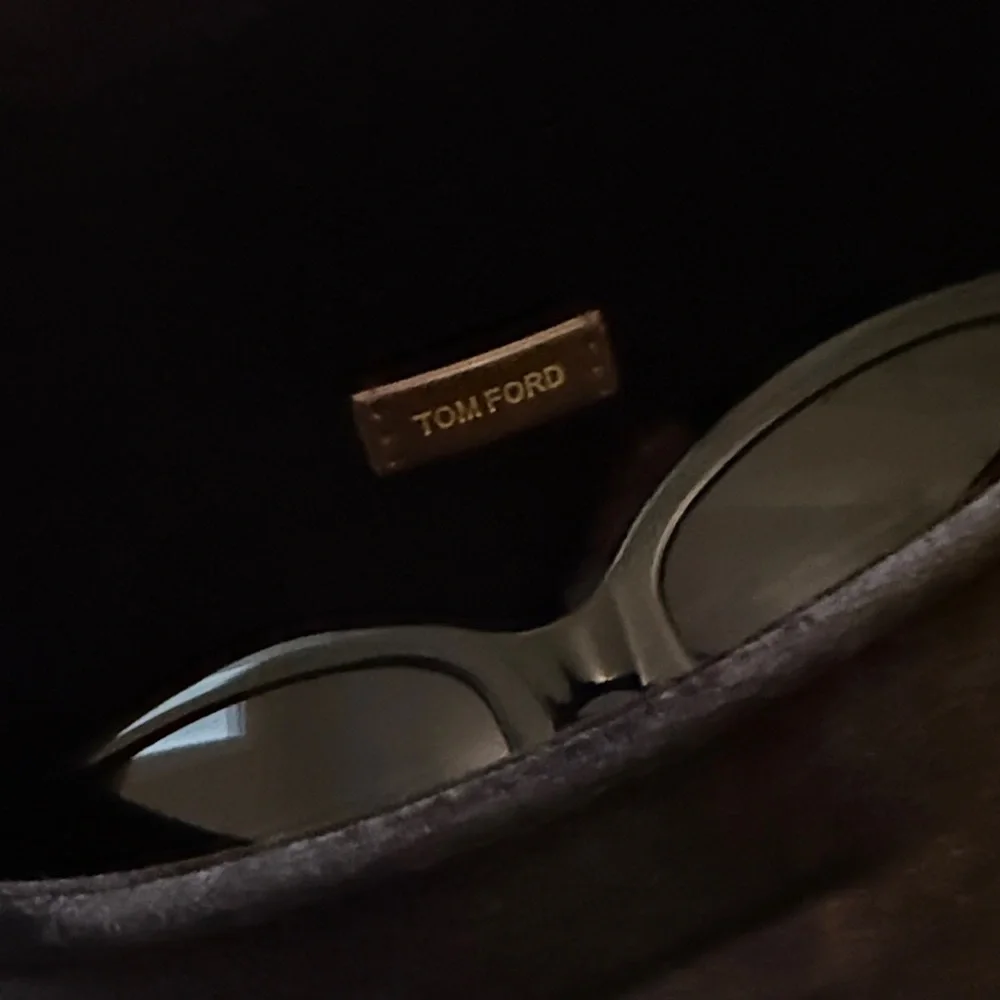 Tom Ford Elegant Black Sunglasses - Picture 3 of 4